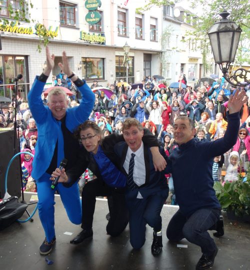 Varieté beim Blütenfest