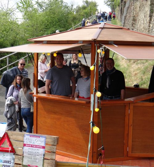 Weinstand beim Blütenfest