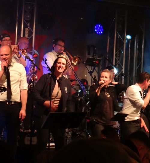 Weinmajestäten mit Band